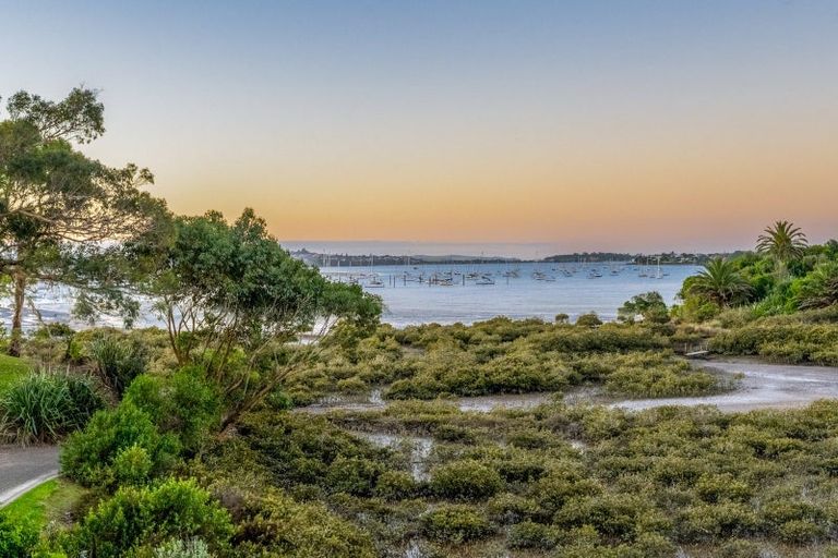 Photo of property in 27b Tamaki Bay Drive, Pakuranga, Auckland, 2010