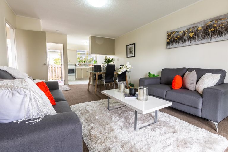Photo of property in 2/200 Chivalry Road, Glenfield, Auckland, 0629
