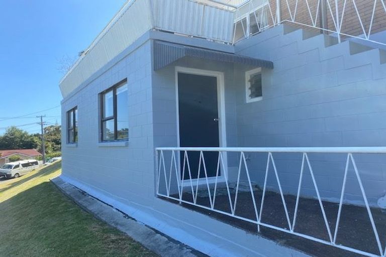 Photo of property in 8 Coroglen Avenue, Birkenhead, Auckland, 0626