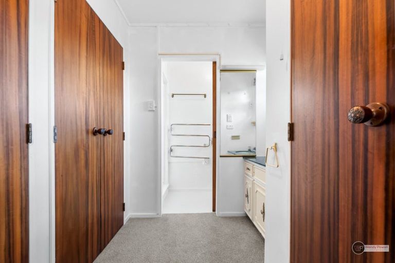 Photo of property in 11 Chestnut Grove, Maungaraki, Lower Hutt, 5010