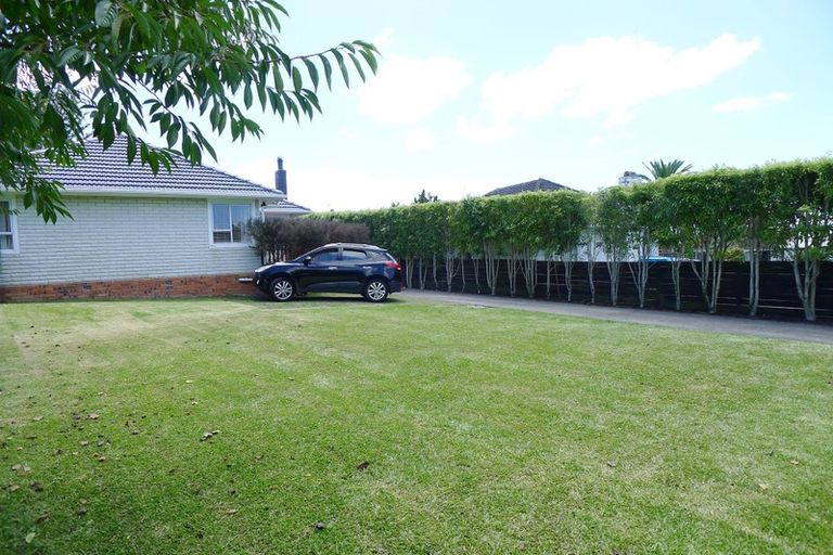 Photo of property in 42 Kervil Avenue, Te Atatu Peninsula, Auckland, 0610