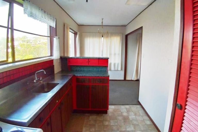 Photo of property in 2/9 Seaton Road, Murrays Bay, Auckland, 0630