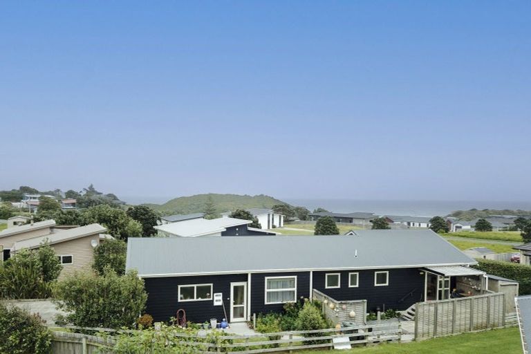 Photo of property in 3 Tua Tua Place, Baylys Beach, Dargaville, 0377
