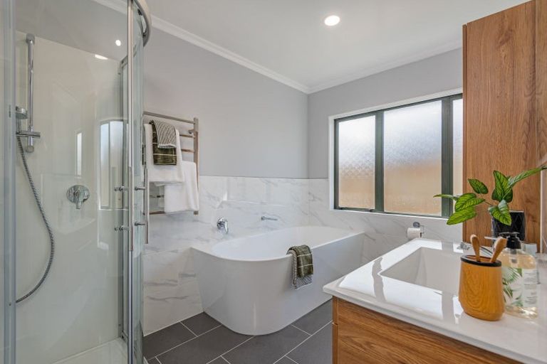 Photo of property in 15 Strachan Way, Highbury, Palmerston North, 4412