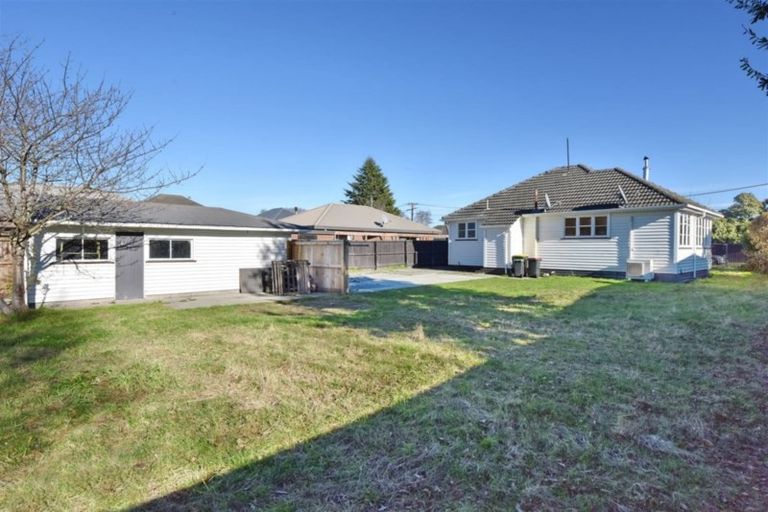 Photo of property in 16 Bateman Avenue, Bryndwr, Christchurch, 8053