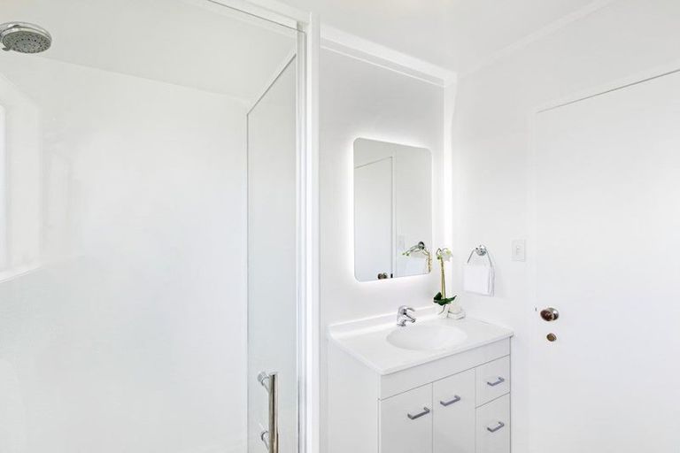 Photo of property in 45 Darren Crescent, Half Moon Bay, Auckland, 2012