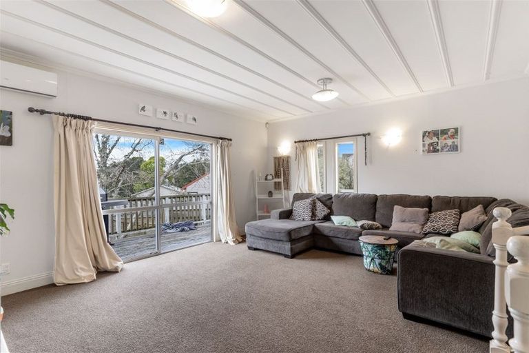 Photo of property in 20 Woodhouse Place, West Harbour, Auckland, 0618