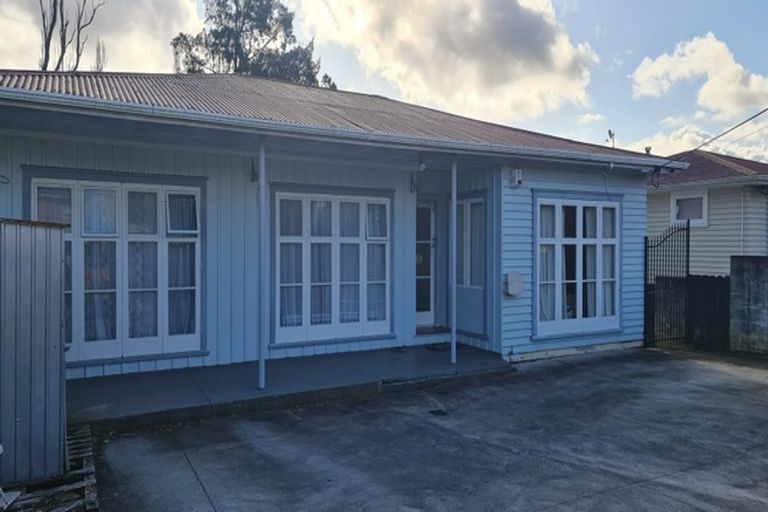 Photo of property in 6 Kingdale Road, Henderson, Auckland, 0610