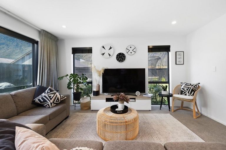 Photo of property in 17 Bale Road, Jacks Point, 9371