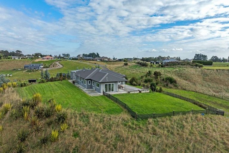 Photo of property in 52 Highland View Drive, Tokomaru, Palmerston North, 4474