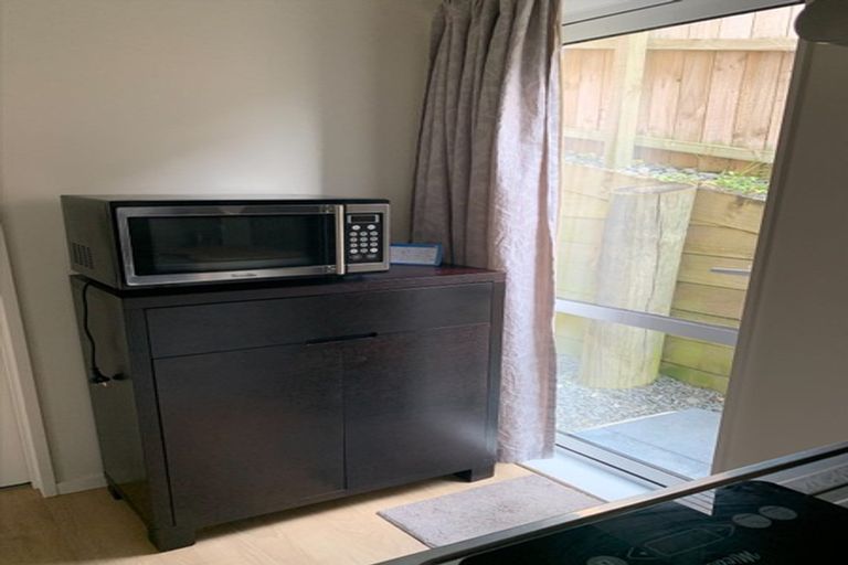 Photo of property in 73 Tamahere Drive, Glenfield, Auckland, 0629