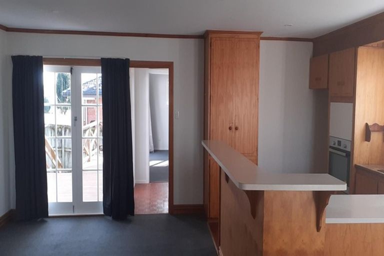 Photo of property in 33 Sturges Road, Henderson, Auckland, 0612