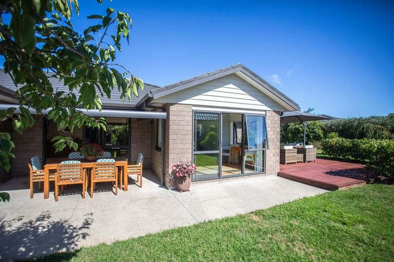 Photo of property in 73 Kotuku Drive, Paraparaumu Beach, Paraparaumu, 5032