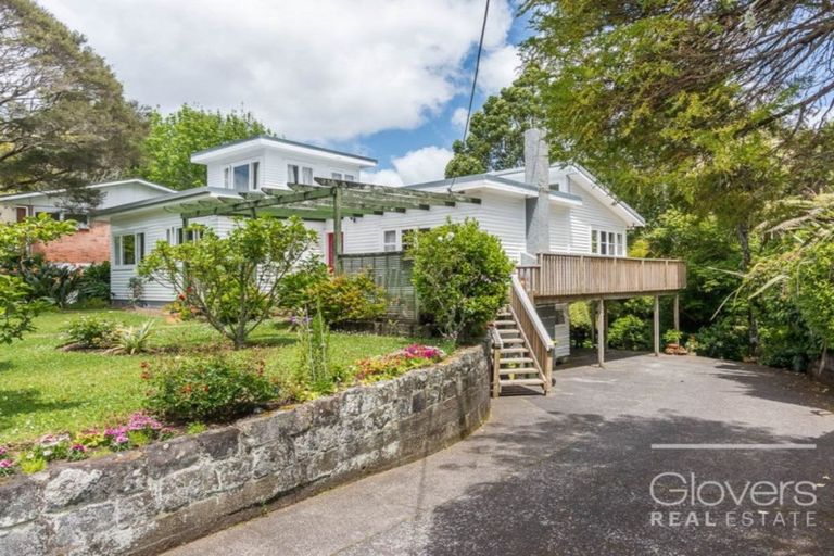 Photo of property in 8 Tawini Road, Titirangi, Auckland, 0604