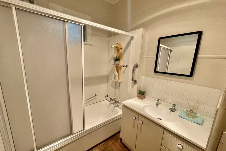 Photo of property in 190 Boord Crescent, Kumeu, 0891