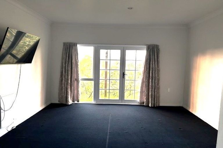 Photo of property in 144 Candia Road, Henderson Valley, Auckland, 0614