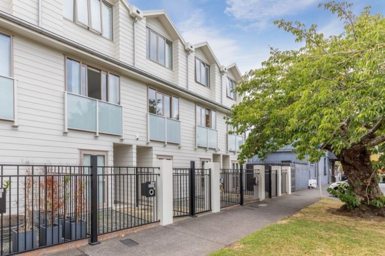 Photo of property in 2/1a Haverstock Road, Sandringham, Auckland, 1025