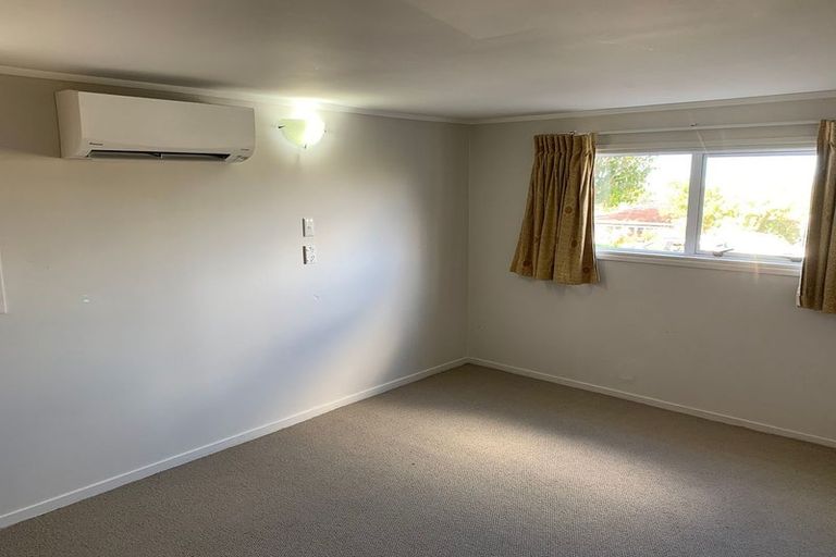 Photo of property in 8 Speedy Crescent, Hillcrest, Auckland, 0627