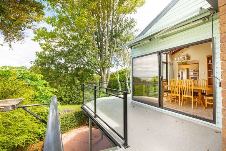 Photo of property in 5 Clearwater Cove, West Harbour, Auckland, 0618