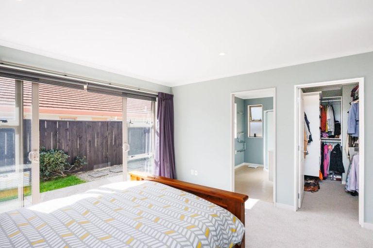 Photo of property in 33 Tennyson Avenue, Kelvin Grove, Palmerston North, 4414