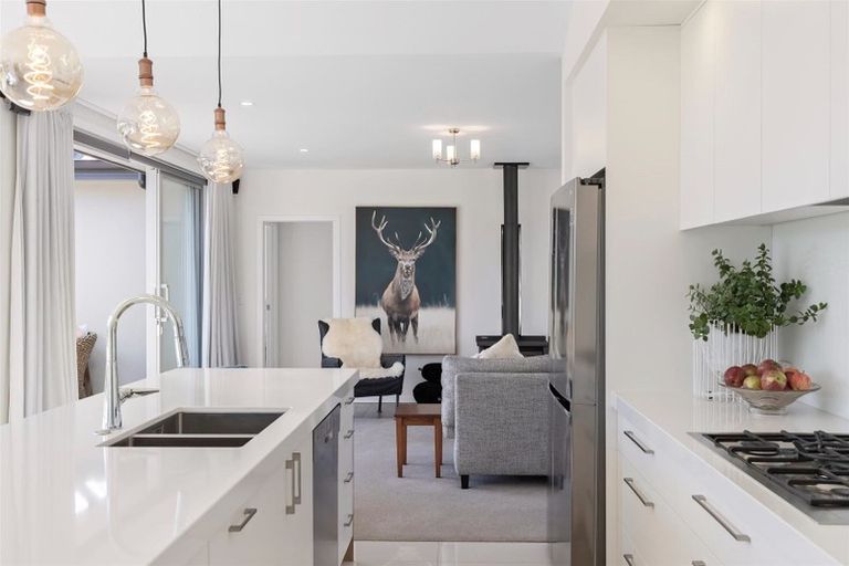 Photo of property in 2 Nokomai Street, Wanaka, 9305