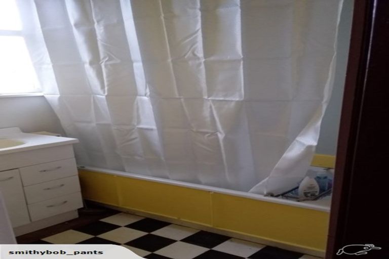 Photo of property in 2 Hobson Place, Takaro, Palmerston North, 4412