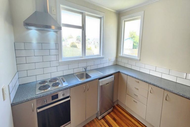 Photo of property in 6 Mcguire Street, Hawera, 4610