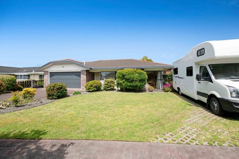Photo of property in 9 Crampton Court, Orewa, 0931
