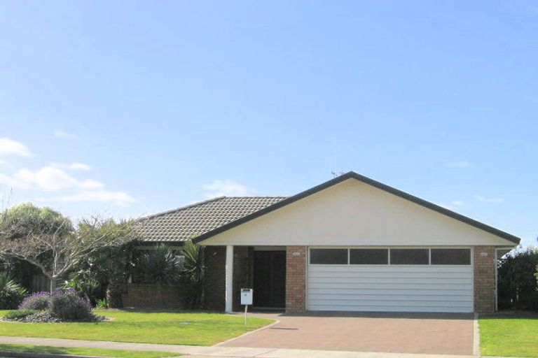 Photo of property in 33 Sandhurst Drive, Papamoa Beach, Papamoa, 3118