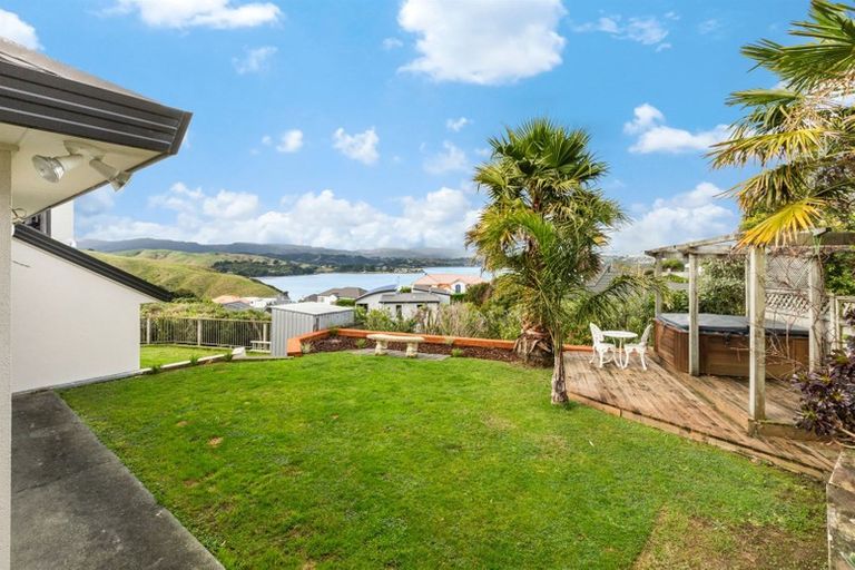 Photo of property in 24 Saint Ives Drive, Camborne, Porirua, 5026