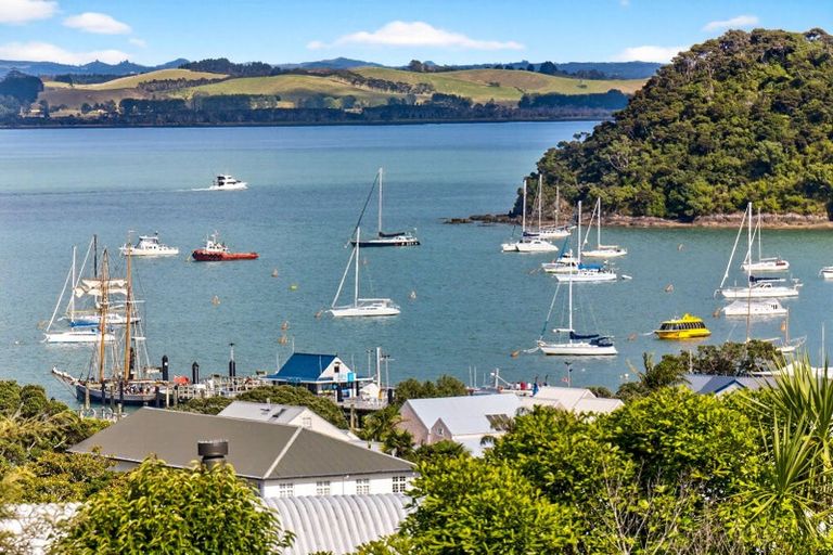 Photo of property in 8 Robertson Street, Russell, 0202