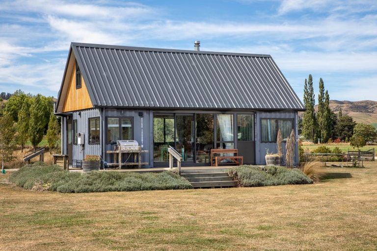 Photo of property in 1535a Teviot Road, Millers Flat, Roxburgh, 9572