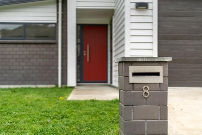 Photo of property in 8 Whitten Way, Wallaceville, Upper Hutt, 5018