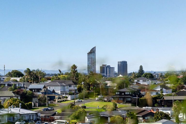 Photo of property in 11 Wilmington Place, Forrest Hill, Auckland, 0620