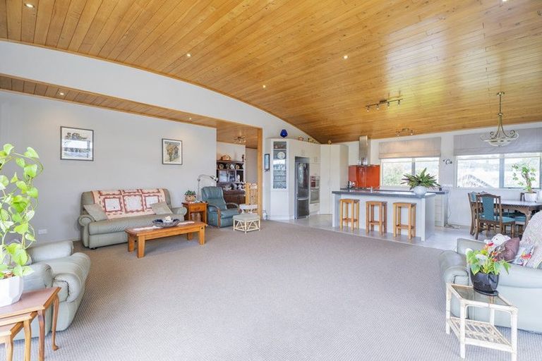 Photo of property in 16 Endeavour Place, Cooks Beach, Whitianga, 3591