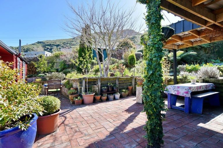 Photo of property in 4 Somes Road, Lyttelton, 8082