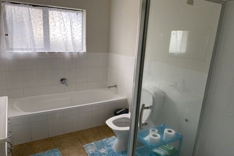 Photo of property in 3 Shah Place, Glen Eden, Auckland, 0602