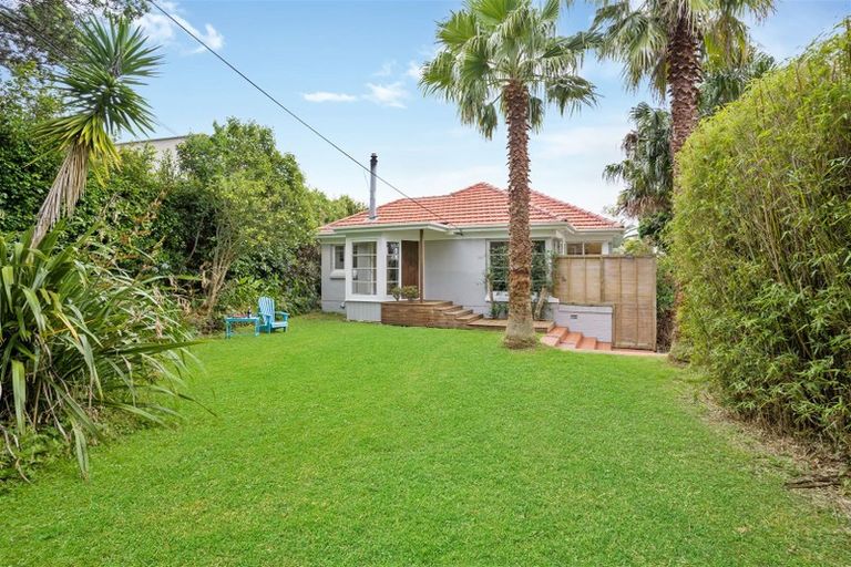 Photo of property in 279 Titirangi Road, Titirangi, Auckland, 0604