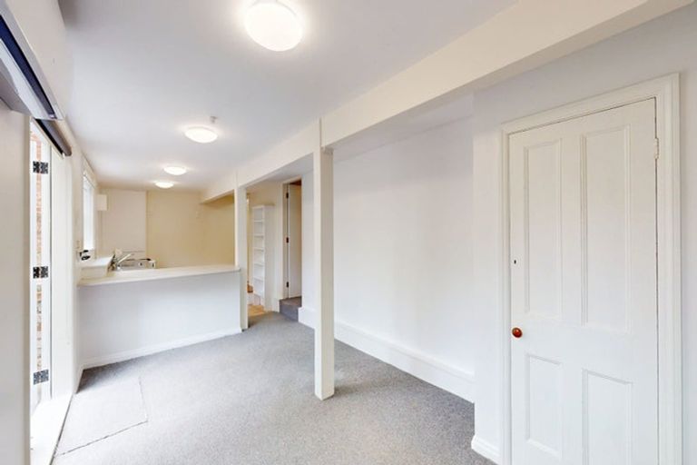 Photo of property in 141 Grant Road, Thorndon, Wellington, 6011