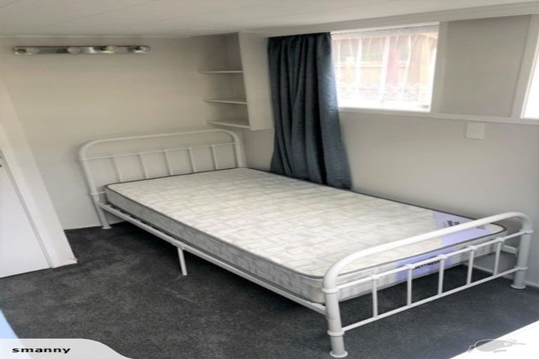 Photo of property in 10 Sylvan Crescent, Te Atatu South, Auckland, 0610