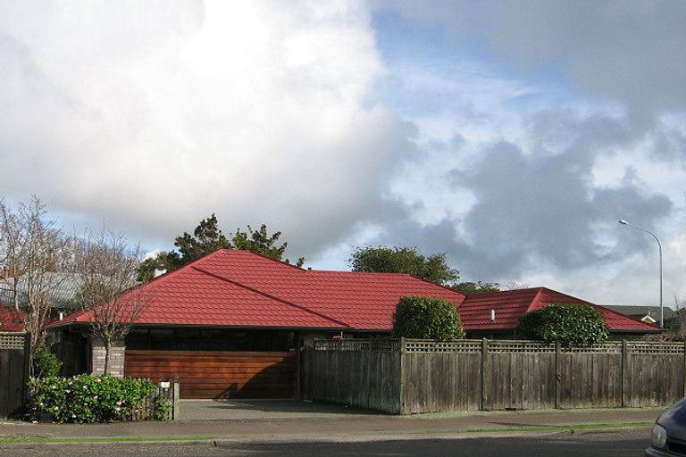 Photo of property in 2 Marne Street, Hokowhitu, Palmerston North, 4410