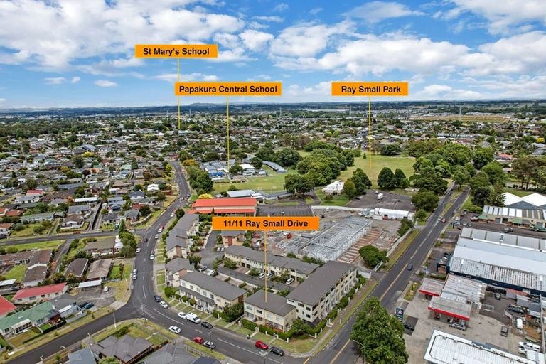Photo of property in 11/11 Ray Small Drive, Papakura, 2110