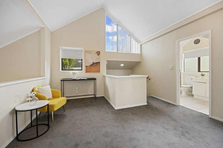 Photo of property in 2/179 Wiseley Road, West Harbour, Auckland, 0618