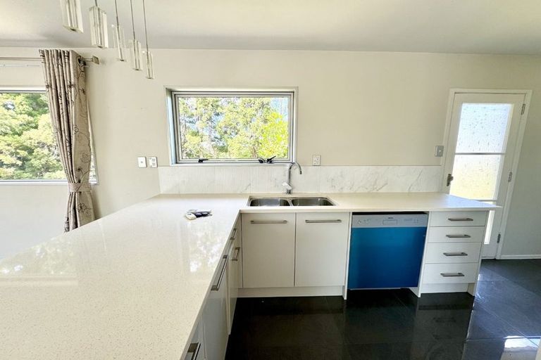 Photo of property in 25a Schnapper Rock Road, Greenhithe, Auckland, 0632