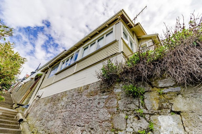 Photo of property in 6 Seaview Terrace, Bluff Hill, Napier, 4110