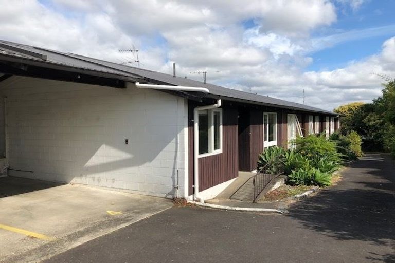 Photo of property in 2/6 Bond Crescent, Forrest Hill, Auckland, 0620