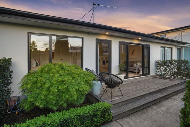 Photo of property in 3/129 Aikmans Road, Merivale, Christchurch, 8014