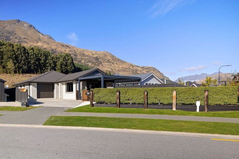 Photo of property in 26 Violet Way, Lower Shotover, Queenstown, 9304
