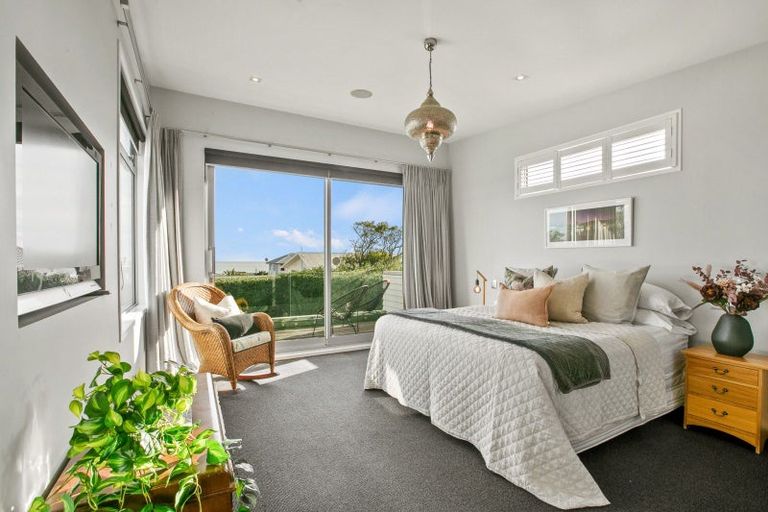 Photo of property in 17 Pitcairn Street, Oakura, 4314