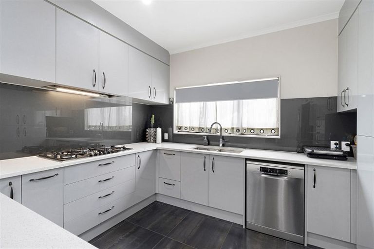 Photo of property in 7a Woodvale Road, Glen Eden, Auckland, 0602